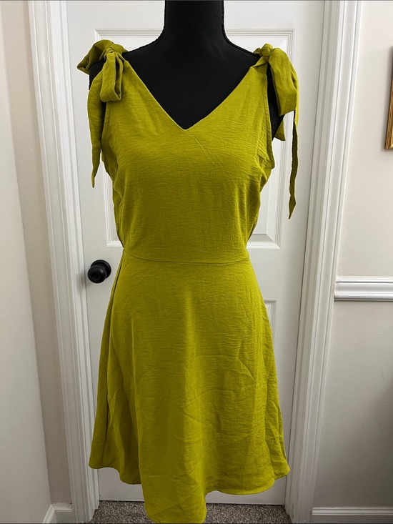 Monteau Dresses & Skirts - Monteau Lime Tie-Shoulder V-Neck Mini Dress
